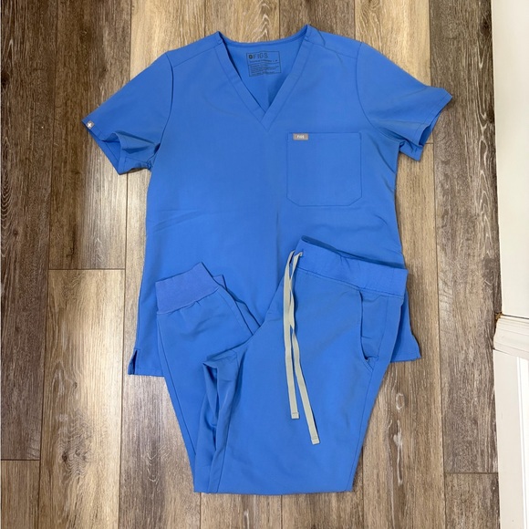 Figs Pants - Figs Scrub Set - Catarina Top & Zamora Joggers